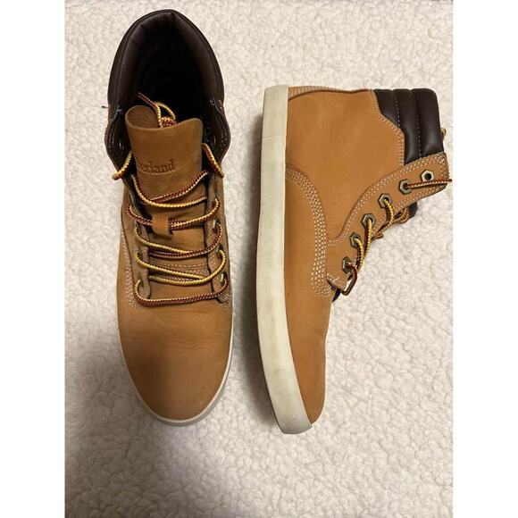 Timberlands - Picture 1 of 8
